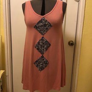 Tunic top, perfect for laying and fun🌸